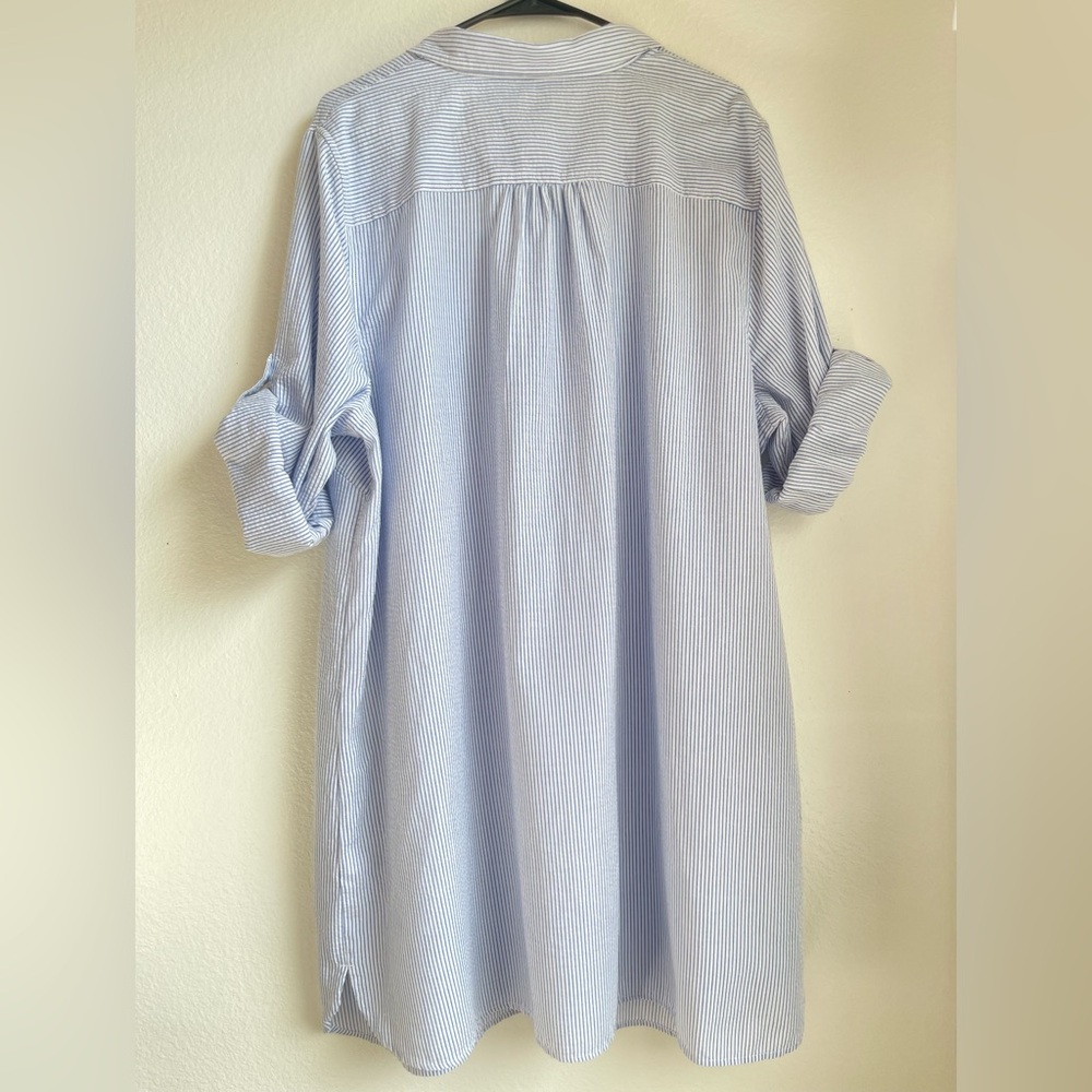 Lands' End Women’s Light‎ Blue Pinstripe Casual Button-Down Shirt - Picture 8 of 12
